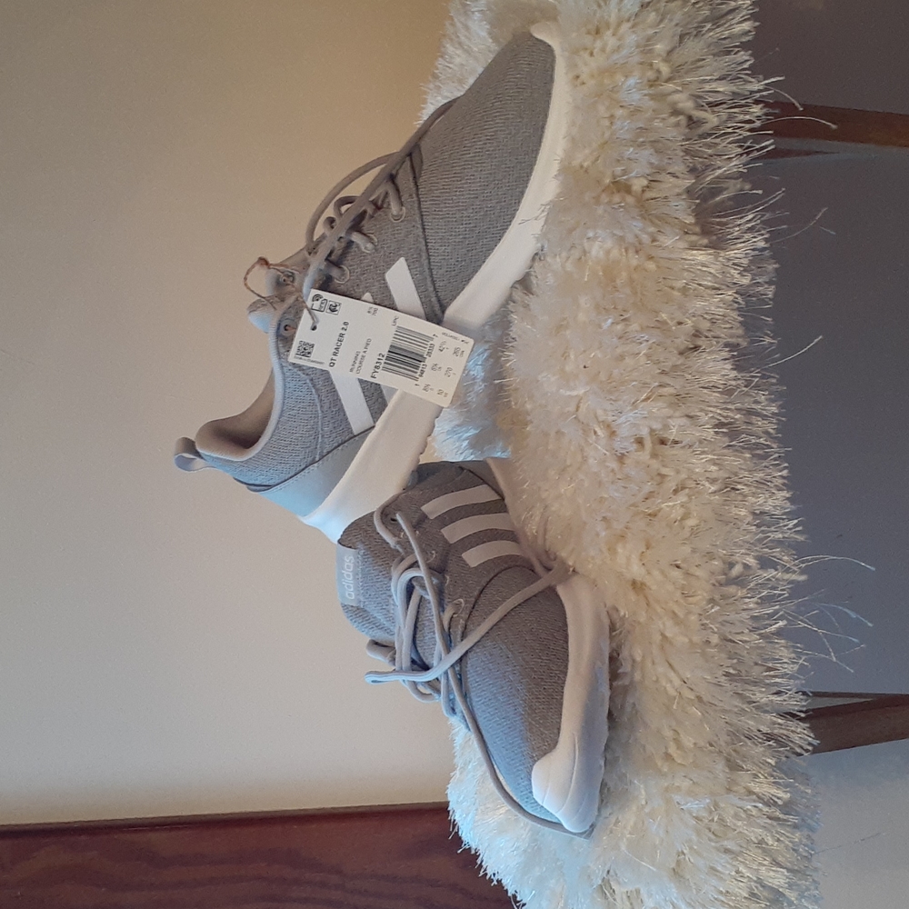 New adidas sneakers size 10 Cloud foam comfort